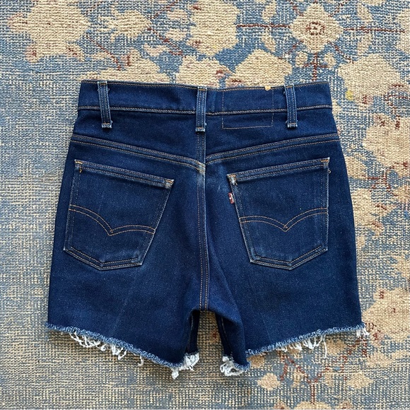Vintage Levi's Cutoff Shorts 27 - Picture 2 of 3